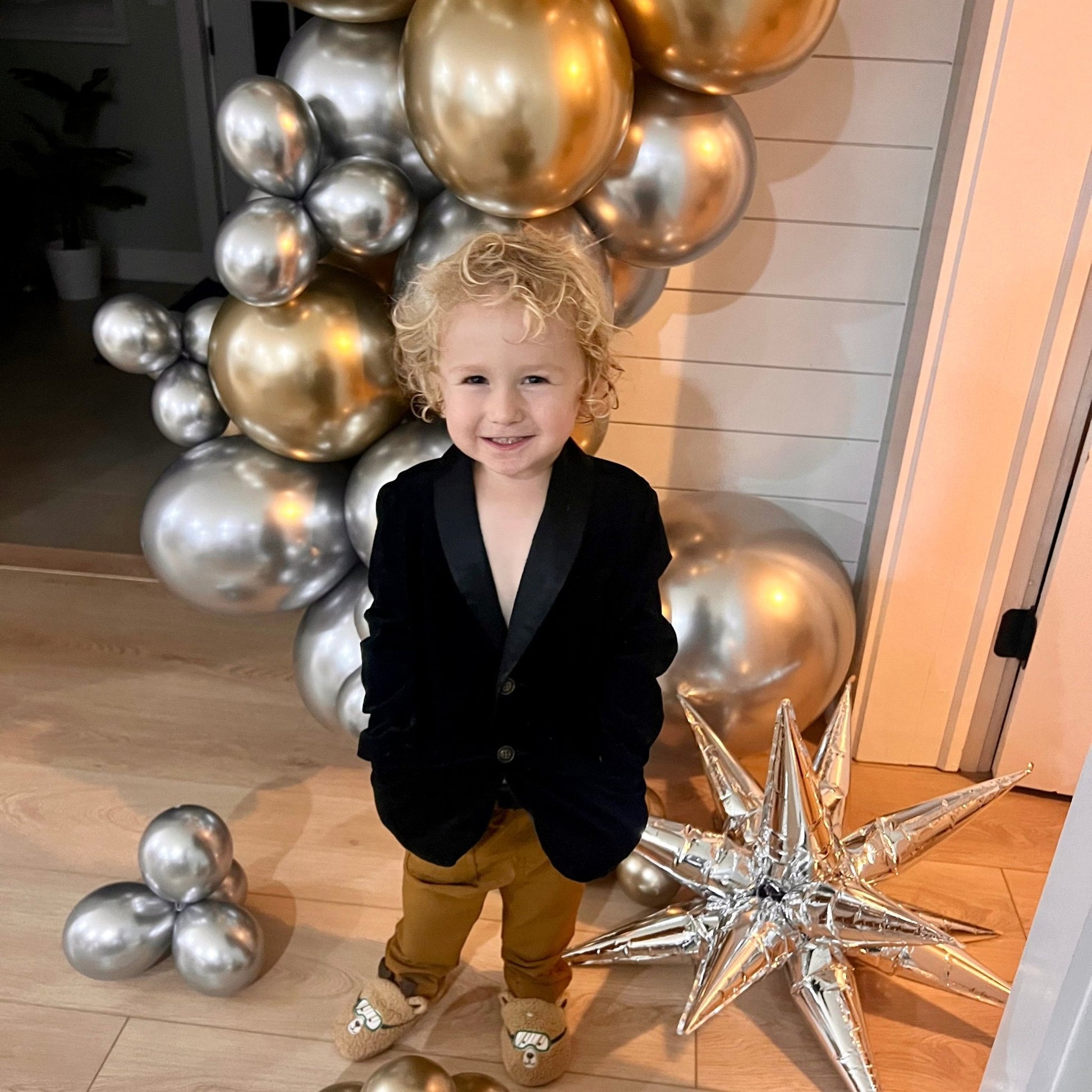 Glitz and Glam - Gold & Silver Balloon Arch Kit - 8 ft. Balloon Garland Kit - Ellie's Party Supply