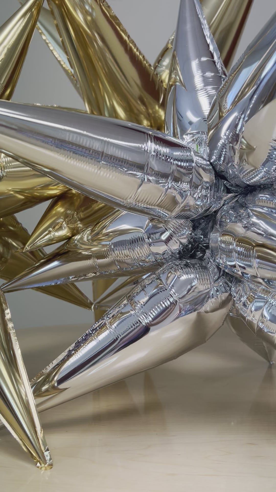 Load video: Gold Starburst Cluster Balloon – 26&quot; and 40&quot; Foil | Ellie’s Party Supply