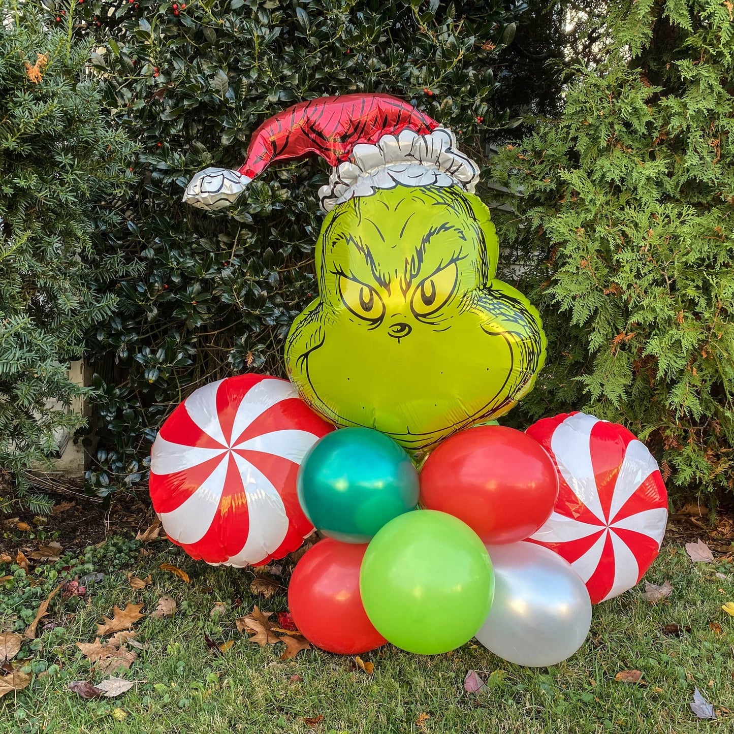 Dr. Seuss's The Grinch with Santa Hat Christmas Balloon (29-Inches) - Ellie's Party Supply