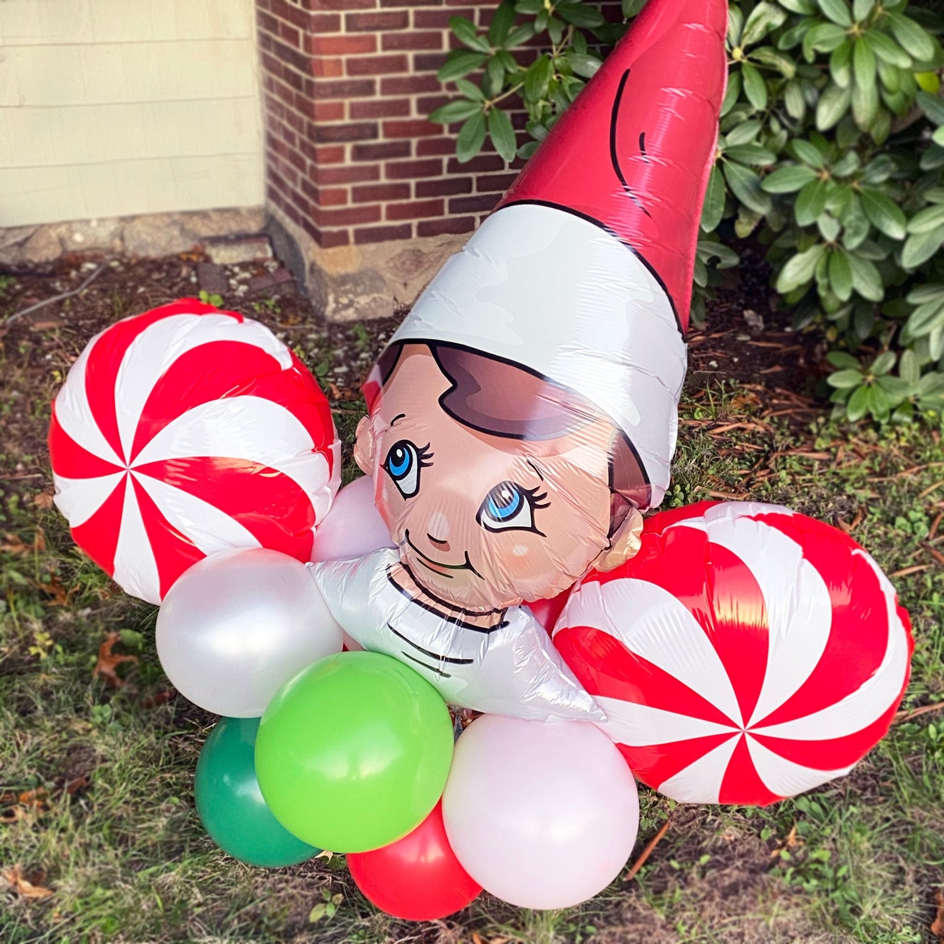 Elf on the Shelf Balloon Bouquet Kit - Ellie's Party Supply