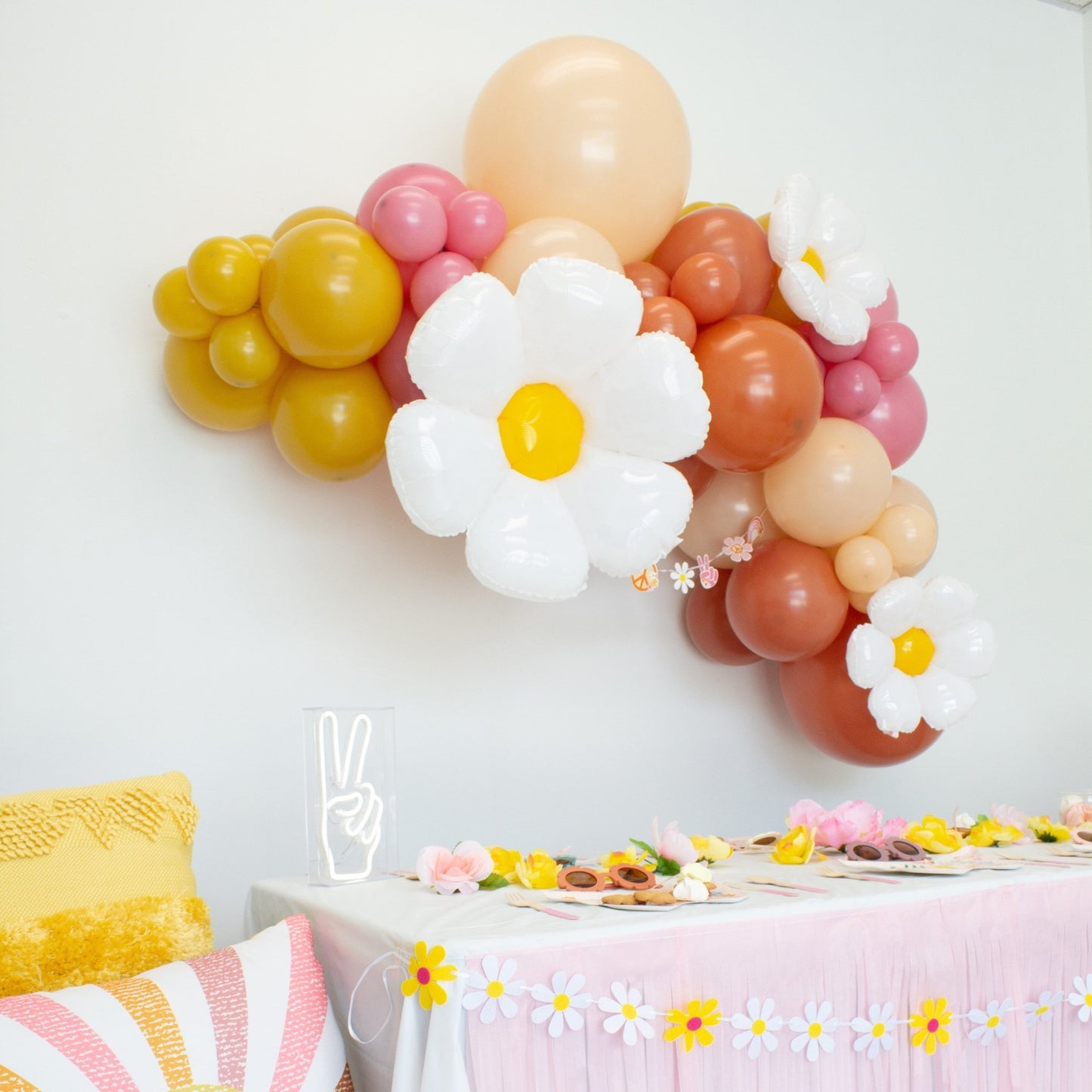 Spring Daisy Flower Felt Banner Decoration (6.5-Foot) - Ellie's Party Supply